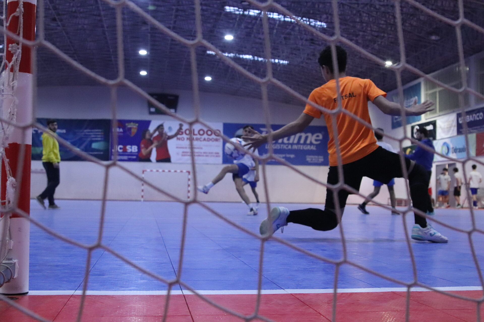 Jogador de futsal em ação